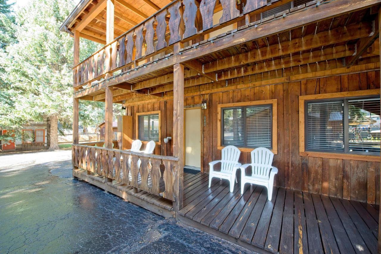 Sitzmark Sports Lodge Red River Exterior foto