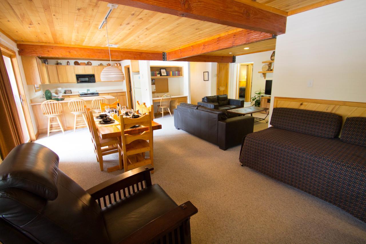Sitzmark Sports Lodge Red River Exterior foto