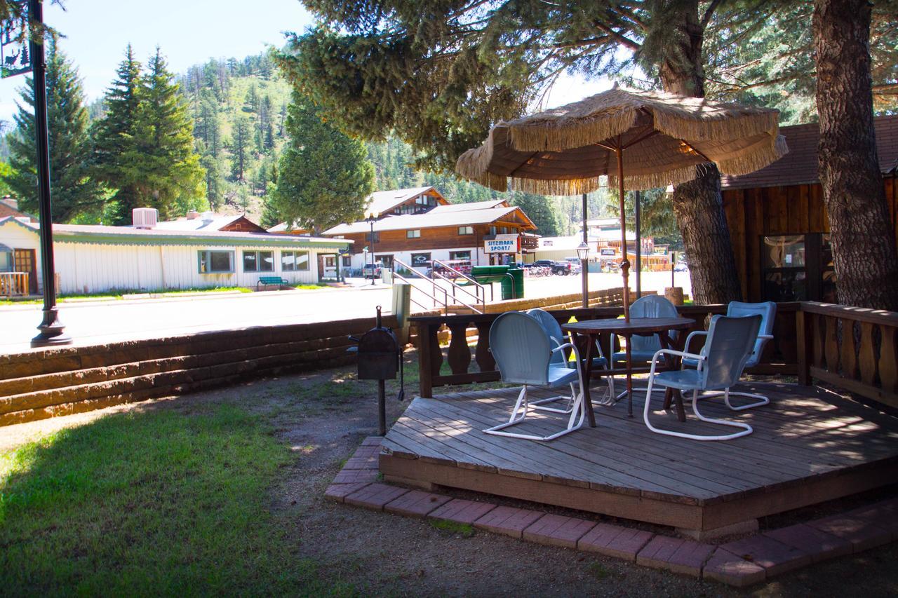 Sitzmark Sports Lodge Red River Exterior foto